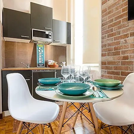 Apartment Pica Station -